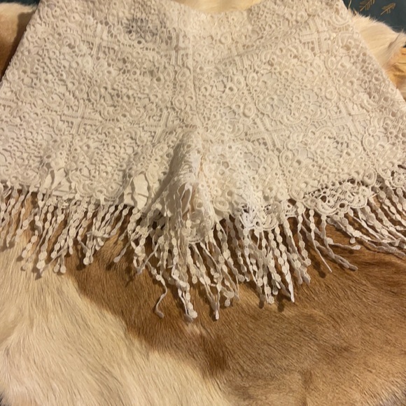 Lovely white lace shorts - Picture 2 of 9